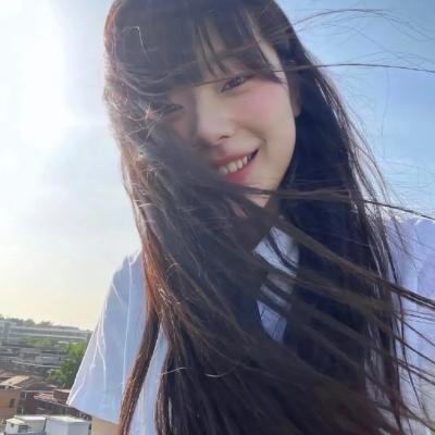 轻轻拂过
